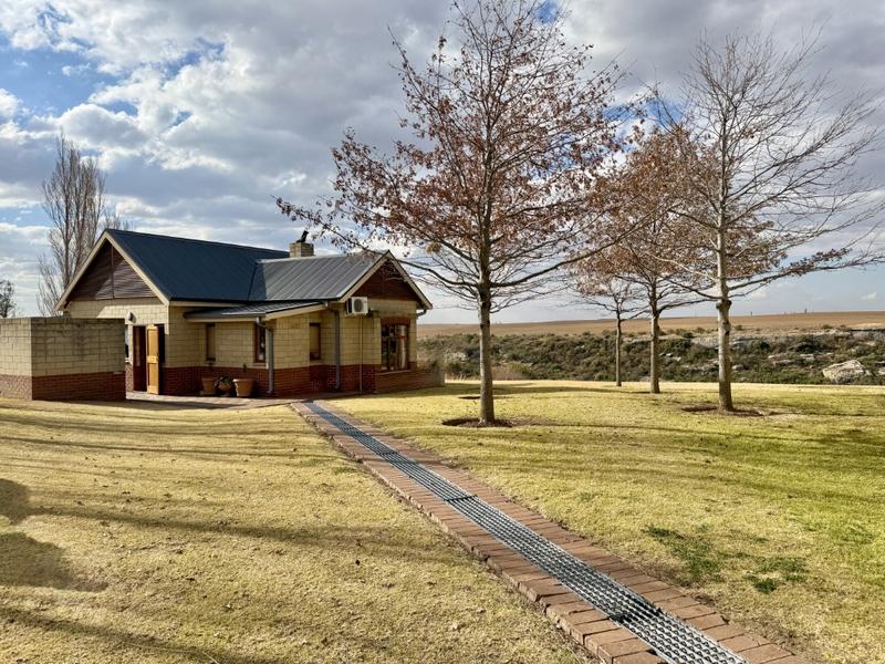 5 Bedroom Property for Sale in Clarens Free State